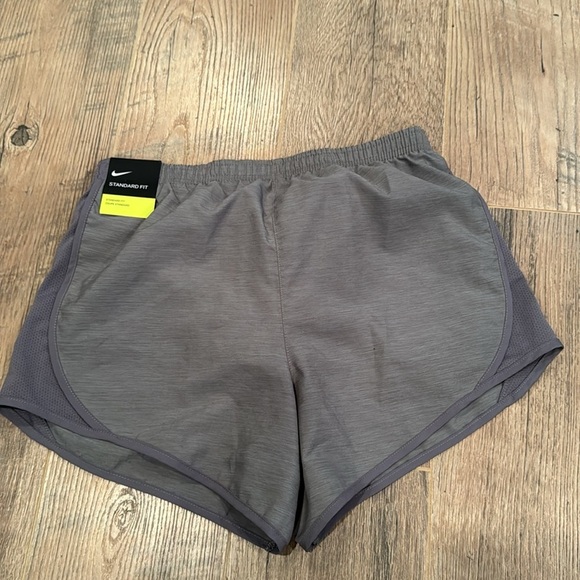 NWT Nike Girl’s Grey Dry Fit Shorts Size Large - Picture 4 of 8